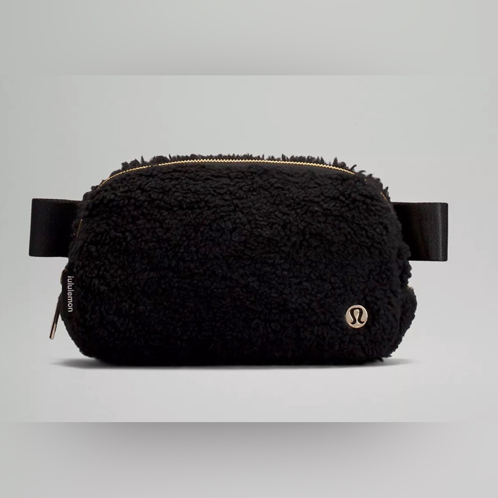 NWT lululemon Everywhere Belt Bag 1L, Black, Fleece